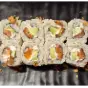 Oignons frits saumon avocat fromage